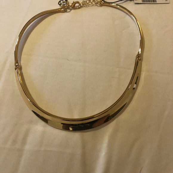 Gold choker with gold dangle earrings - Picture 2 of 3